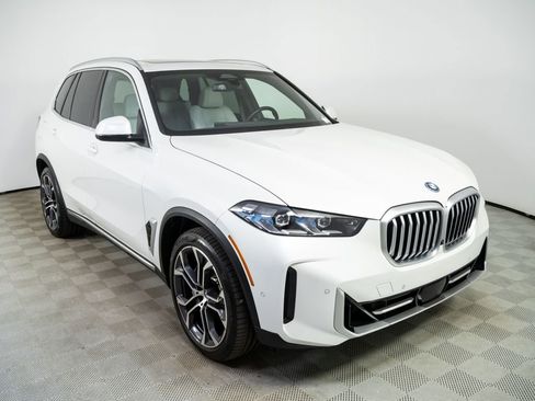 Used 2025 BMW X5 xDrive50e w/ Parking Assistance Package image 24