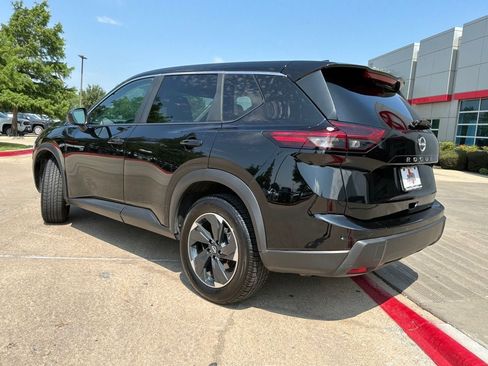 Used 2025 Nissan Rogue SV FWD image 8