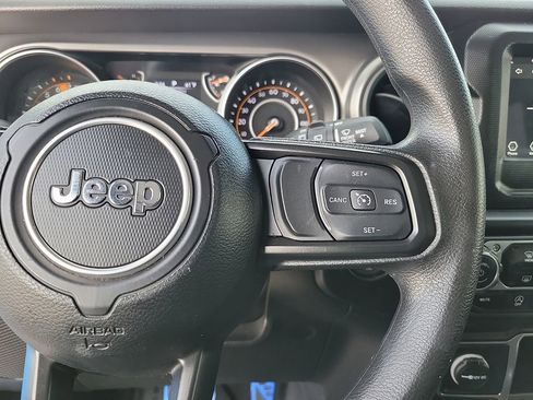 Used 2023 Jeep Wrangler Sport AWD/4WD image 19