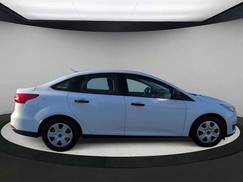 Used 2015 Ford Focus S image 9