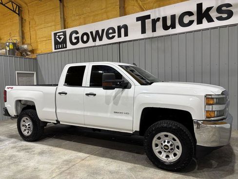 Used 2019 Chevrolet Silverado 2500 W/T AWD/4WD image 3