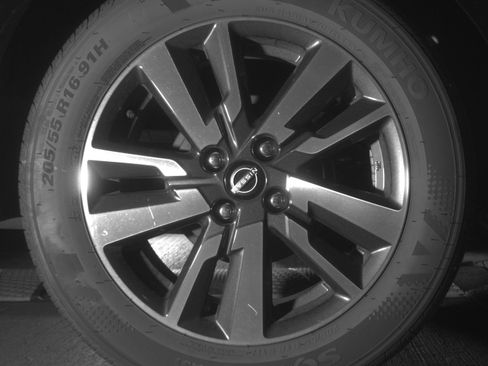 Used 2025 Nissan Versa SV image 15