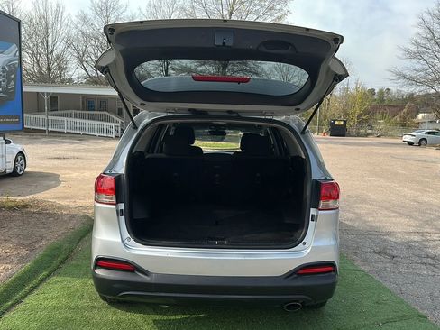 Used 2016 Kia Sorento LX Sport Utility 4D image 22