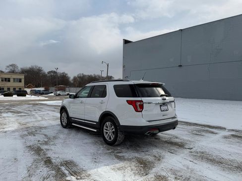 Used 2018 Ford Explorer XLT w/ Equipment Group 202A image 5