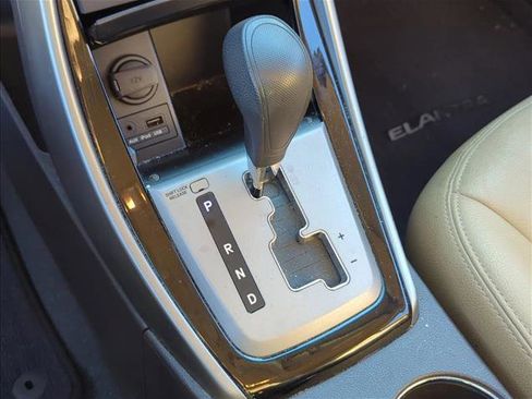 Used 2013 Hyundai Elantra GLS w/ Preferred Pkg image 19
