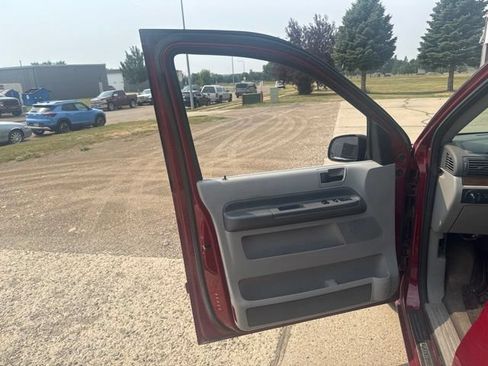 Used 2005 Ford Freestar SEL FWD image 17