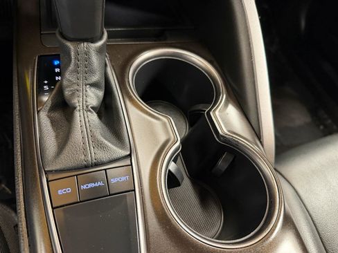 Used 2024 Toyota Camry SE image 23