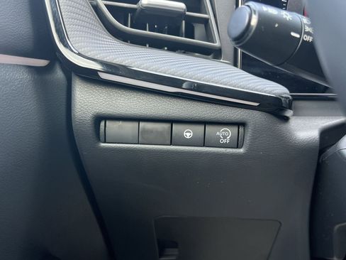 Certified 2025 Nissan Kicks SR FWD image 14