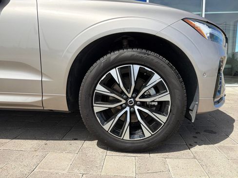 Used 2025 Volvo XC60 B5 Plus AWD/4WD image 8
