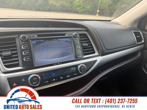 Used 2015 Toyota Highlander XLE AWD/4WD image 17