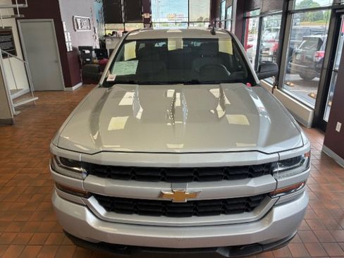 Used 2018 Chevrolet Silverado 1500 Custom w/ Custom Value Package RWD image 6