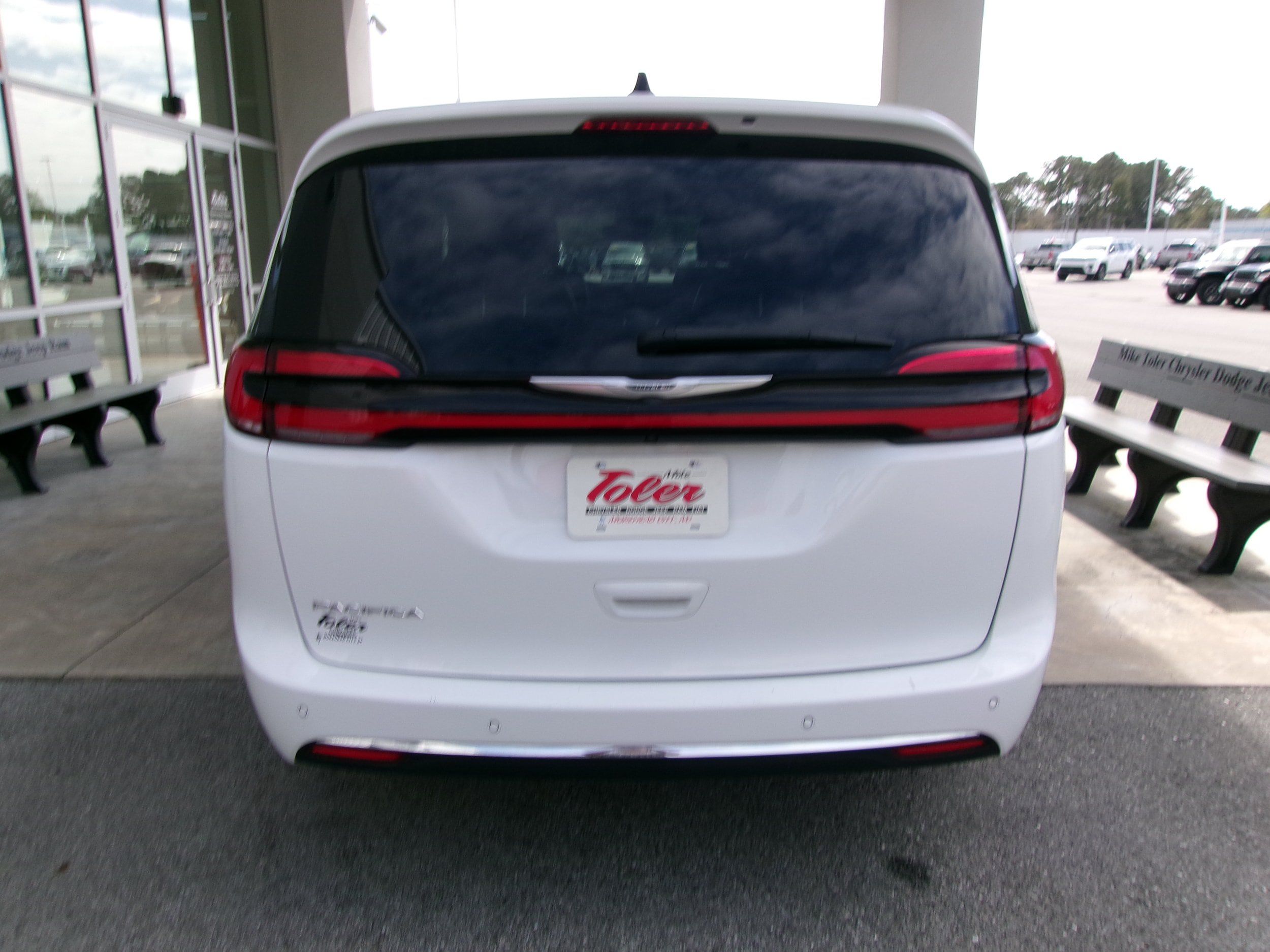Used 2025 Chrysler Pacifica Select FWD image 21