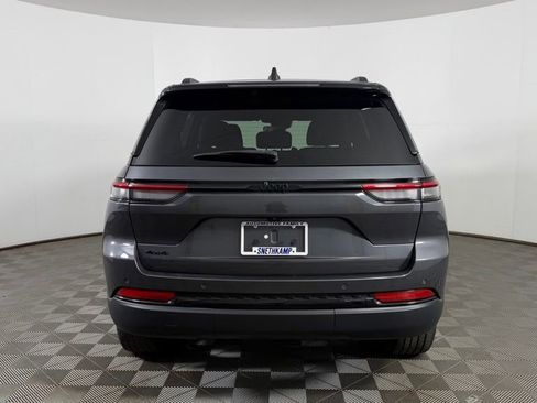 Used 2023 Jeep Grand Cherokee Altitude AWD/4WD image 8