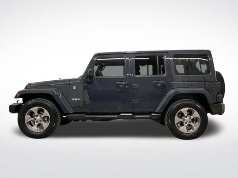 Used 2016 Jeep Wrangler Unlimited Sahara w/ Connectivity Group AWD/4WD image 26
