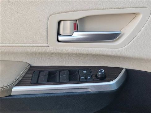 Used 2023 Toyota Sienna XLE image 7