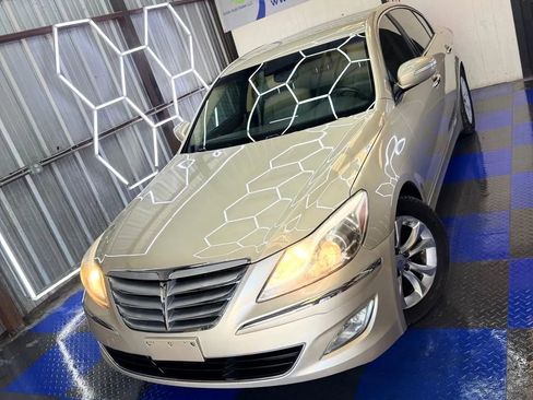 Used 2012 Hyundai Genesis 3.8 image 5