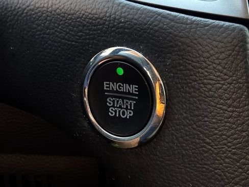 Used 2019 Ford Edge SE FWD image 15