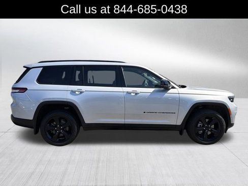 Certified 2025 Jeep Grand Cherokee L Limited w/ Luxury Tech Group II AWD/4WD image 4