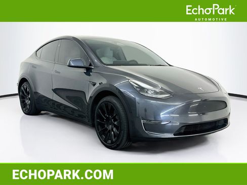 Used 2024 Tesla Model Y Long Range AWD/4WD image 1