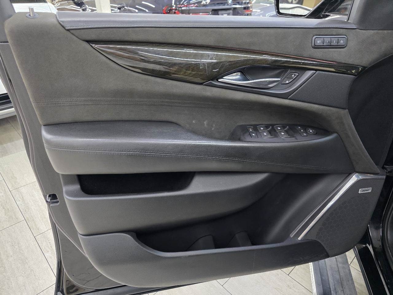 Used 2018 Cadillac Escalade ESV Platinum AWD/4WD image 42