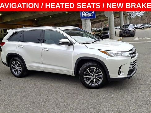 Used 2018 Toyota Highlander XLE image 2