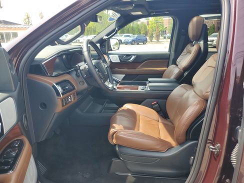 Used 2023 Lincoln Navigator Reserve AWD/4WD image 12