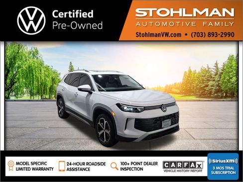 Certified 2025 Volkswagen Tiguan SE image 1