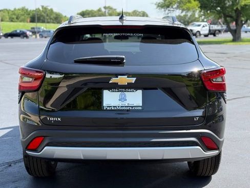 New 2025 Chevrolet Trax LT w/ Driver Confidence Package FWD image 6