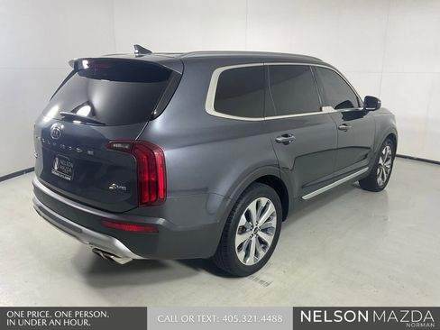 Used 2020 Kia Telluride S w/ S 8 Passenger Seating Package AWD/4WD image 6