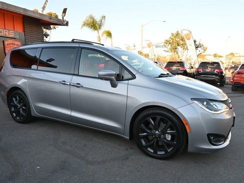 Used 2020 Chrysler Pacifica Limited w/ Quick Oder Package 2EV RED-S image 13