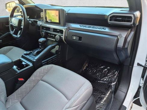 Certified 2026 Toyota Tacoma SR5 AWD/4WD image 19