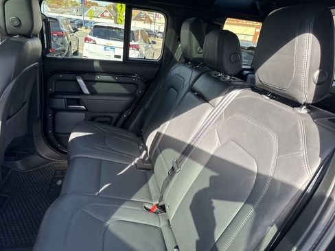 Used 2023 Land Rover Defender 110 V8 image 16