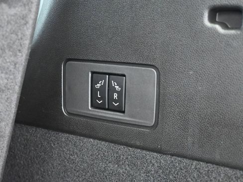 Used 2023 Cadillac XT6 Luxury image 42