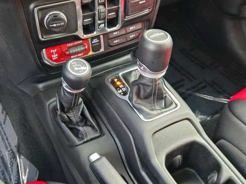 Used 2024 Jeep Gladiator Willys image 23