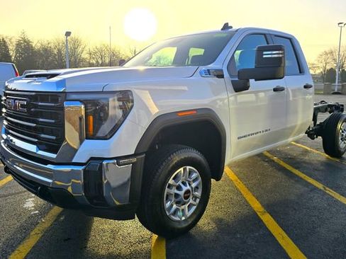 New 2026 GMC Sierra 2500 Pro w/ Convenience Package AWD/4WD image 4