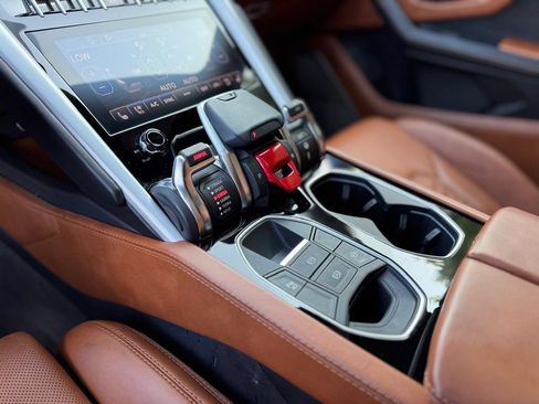 Used 2019 Lamborghini Urus AWD/4WD image 19