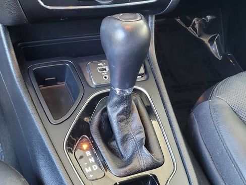 Used 2019 Jeep Cherokee Limited FWD image 19