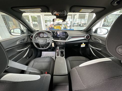 New 2026 Chevrolet Trax RS w/ Sunroof Package FWD image 19