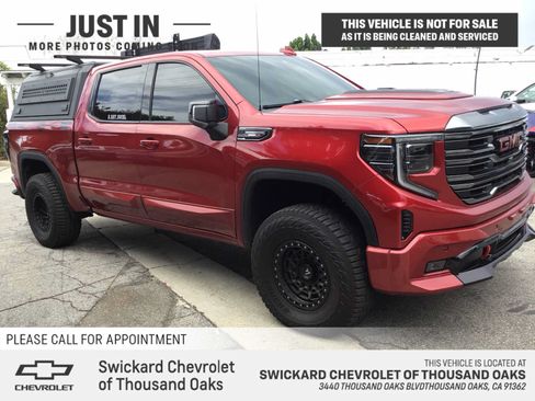 Used 2024 GMC Sierra 1500 AT4 w/ Technology Package AWD/4WD image 1