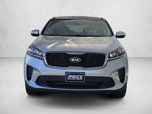 Used 2019 Kia Sorento LX image 2