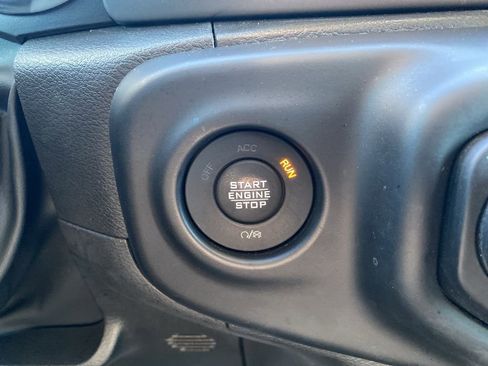 Used 2023 Jeep Gladiator Sport image 20