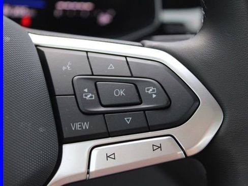 Used 2025 Volkswagen Jetta SE FWD image 29