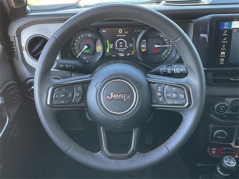 Used 2024 Jeep Wrangler Unlimited image 12