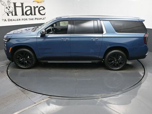 New 2025 Chevrolet Suburban Premier image 22