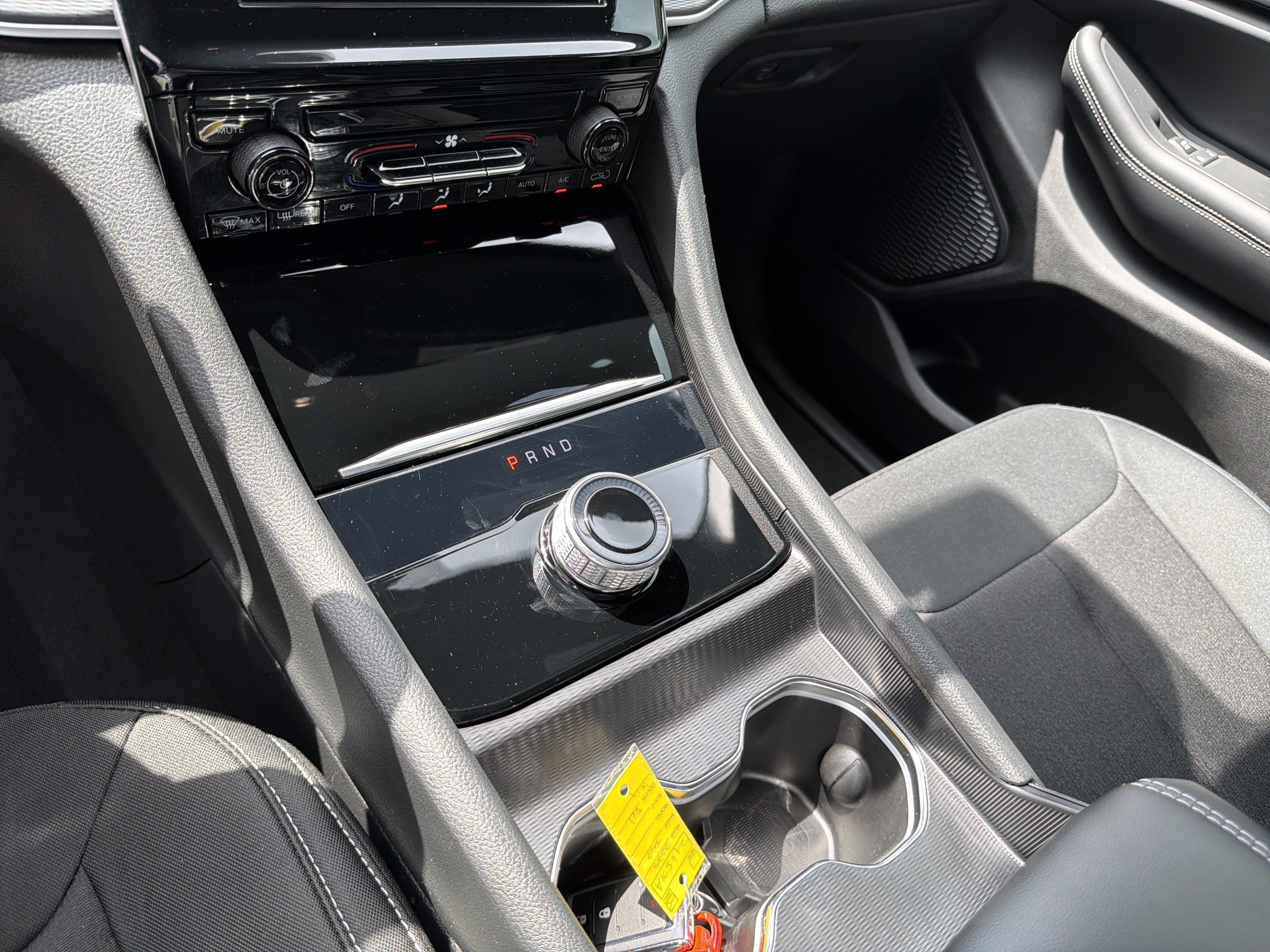 Used 2025 Jeep Grand Cherokee Laredo X RWD image 30
