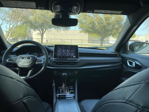 Used 2025 Jeep Compass Trailhawk image 36