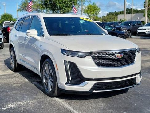 Used 2023 Cadillac XT6 Premium Luxury FWD image 2