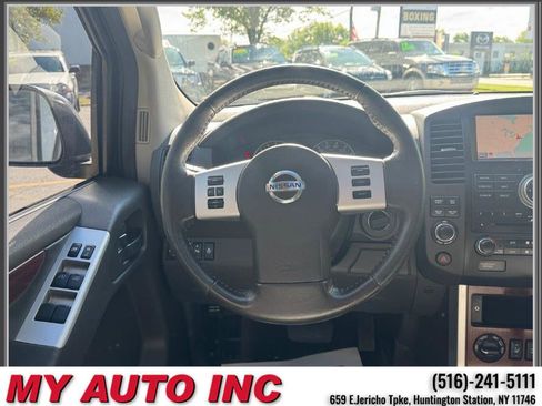 Used 2011 Nissan Pathfinder LE w/ Navigation Pkg AWD/4WD image 13