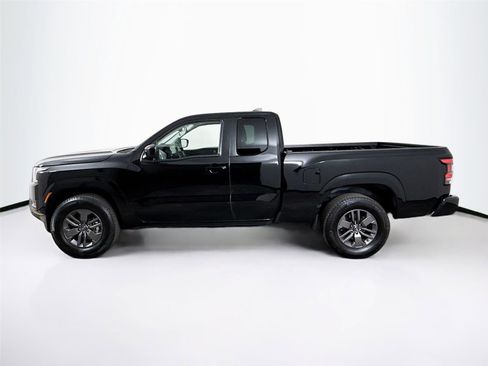 Used 2025 Nissan Frontier SV image 4