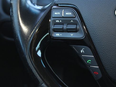 Used 2017 Kia Forte S w/ S Technology Package image 26